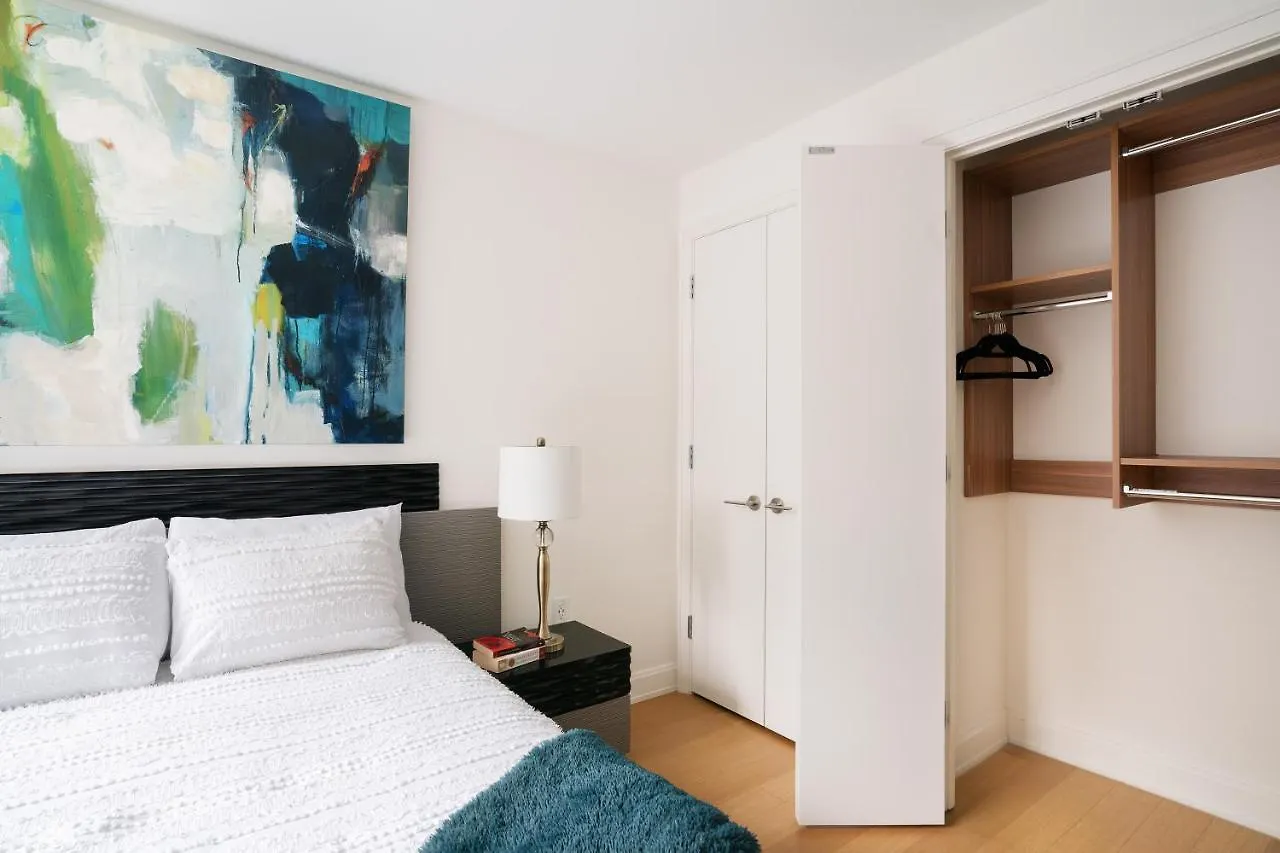 Апартаменты Midtown East 2 Bedroom Нью-Йорк