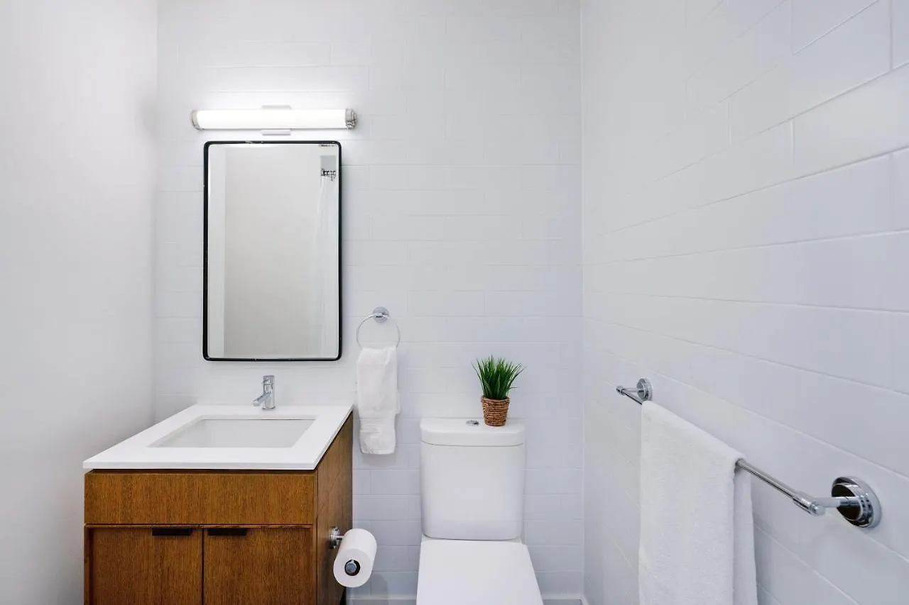 Апартаменты Midtown East 2 Bedroom Нью-Йорк