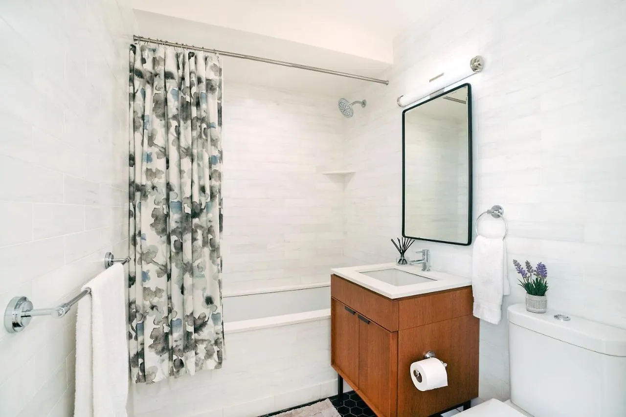 Апартаменты Midtown East 2 Bedroom Нью-Йорк США