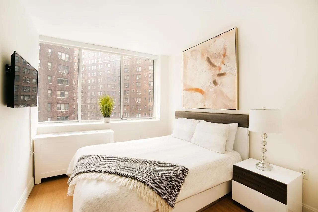 Апартаменты Midtown East 2 Bedroom Нью-Йорк